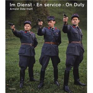 [ODERMATT] IM DIENST. En service . On Duty - Photographies d'Arnold Odermatt. Edité par Urs Odermatt (2e édition)